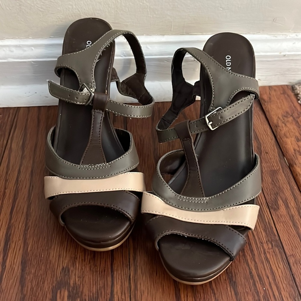 Cute high heels. Size 7 1/2.
